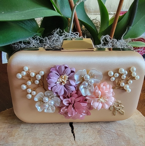 unbranded Handbags - Floral Kisslock Embellished Golden Apricot Clutch/ Crossbody. NWOT.